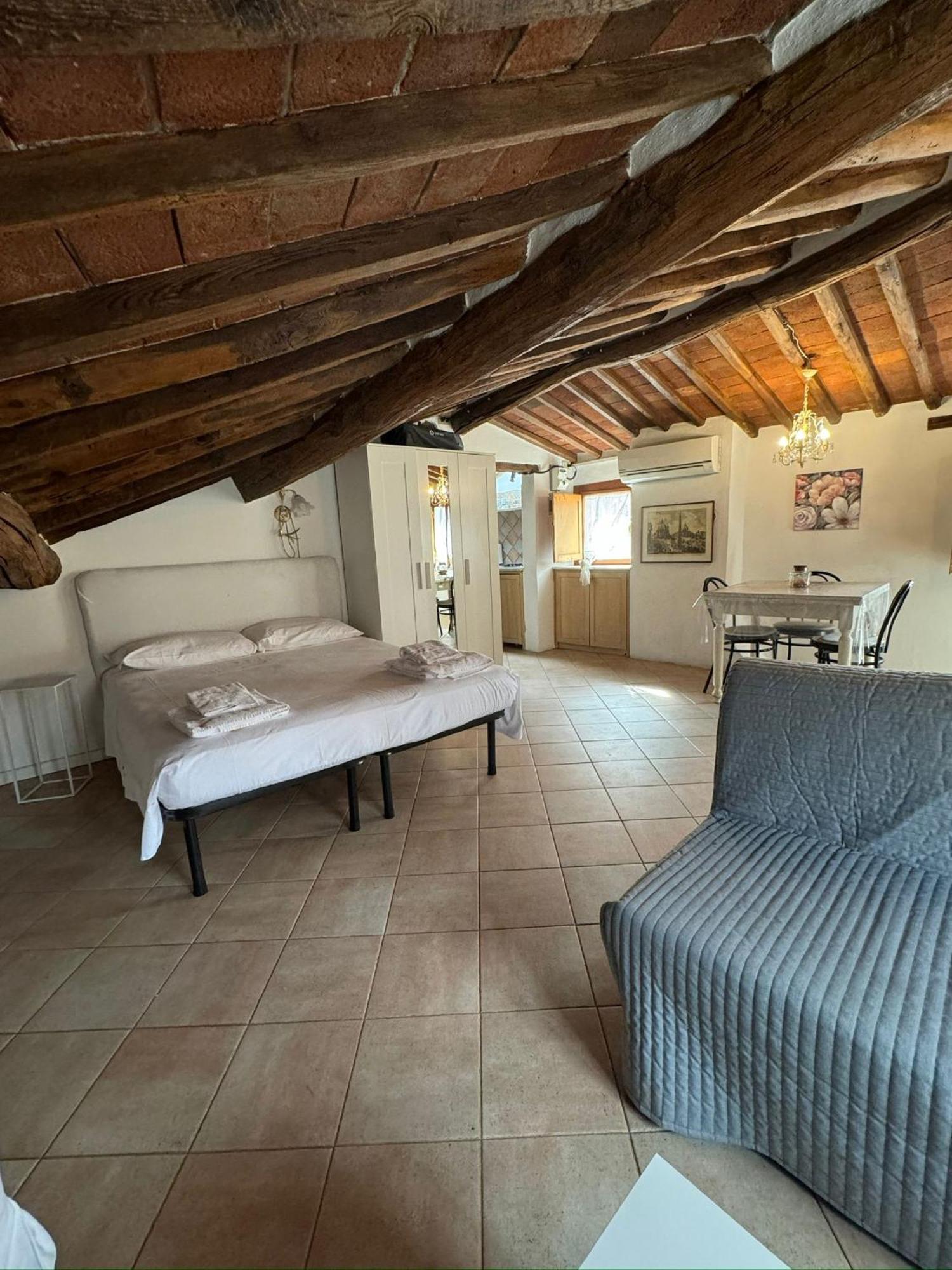 Apartment La Casa Del Galletto - At The Of The *